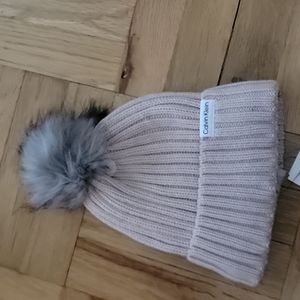 NEW/CALVIN KLEIN/RIBBED KNIT BEANIE